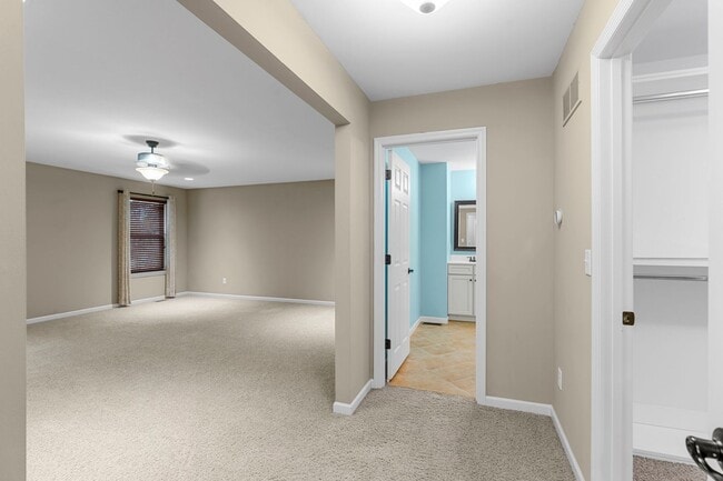 Building Photo - Stunning Former Display Home on a Quiet Cu...