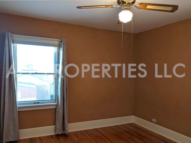 Building Photo - 557 S Race St