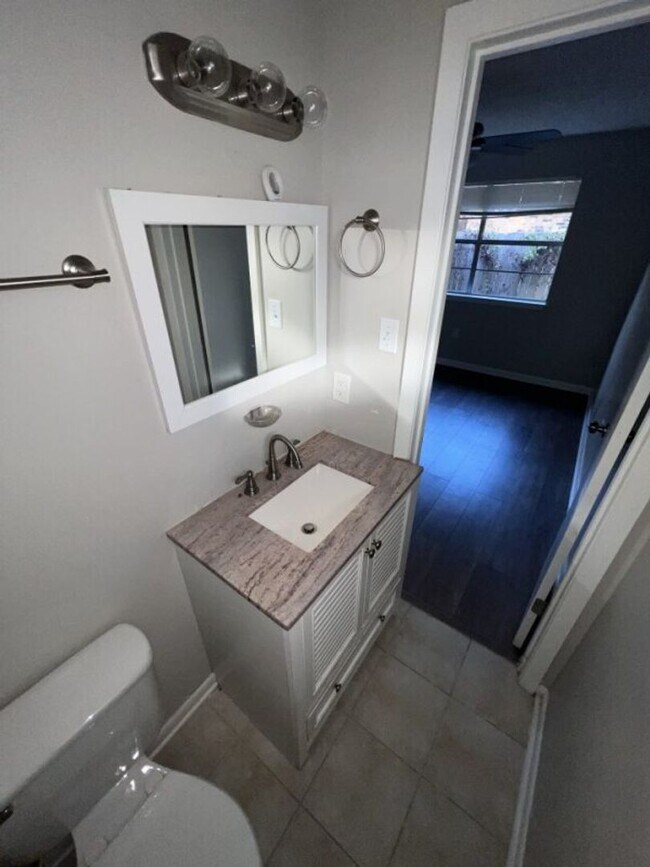 Building Photo - 3-Bedroom, 1.5-Bath Home in Baker  | Avail...