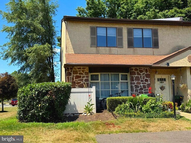 Building Photo - 2031 Jason Dr