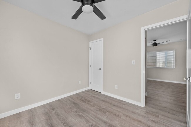 Building Photo - Bedrooms for Rent!