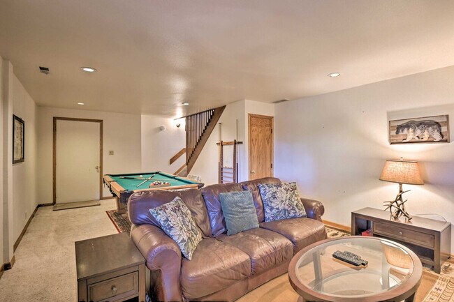 Building Photo - 1131 Pine Ridge Rd