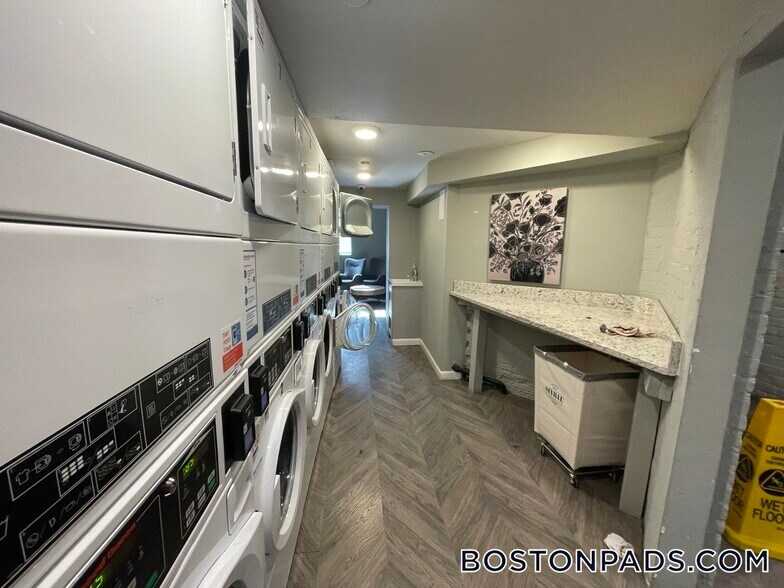 Building Photo - 16-20 Westland Ave.