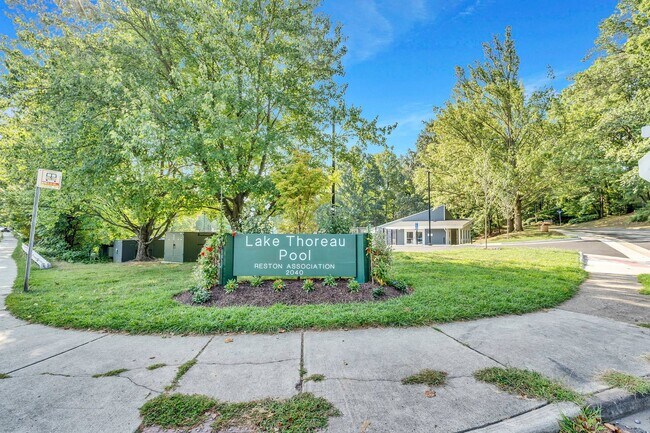 Building Photo - 11041 Villaridge Ct