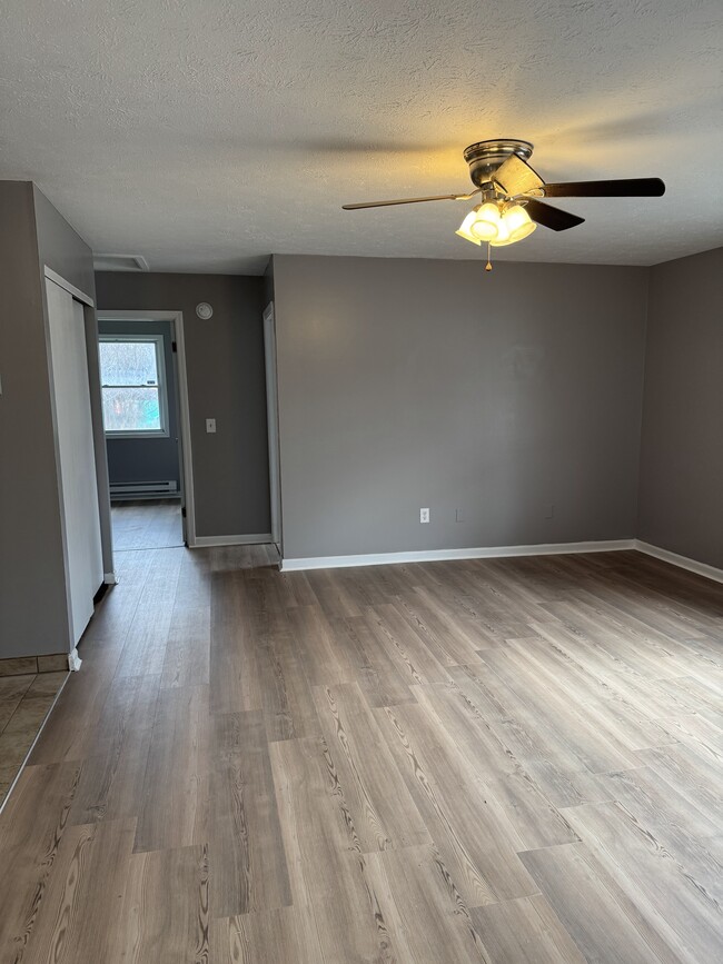 Building Photo - 5084 North Rd