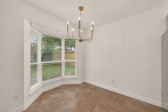 Building Photo - 5347 Lincoln Green Dr