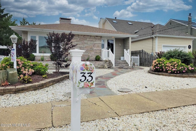 Building Photo - 33 Morton Dr