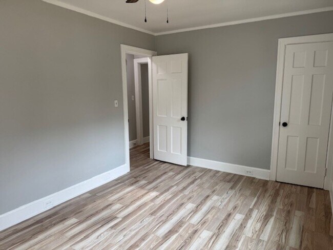 Building Photo - newly renovated 2 bedroom 1 bath home