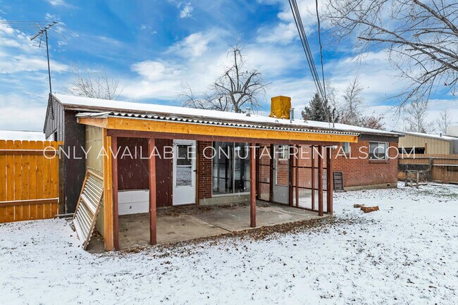 Building Photo - 961 S 190 W