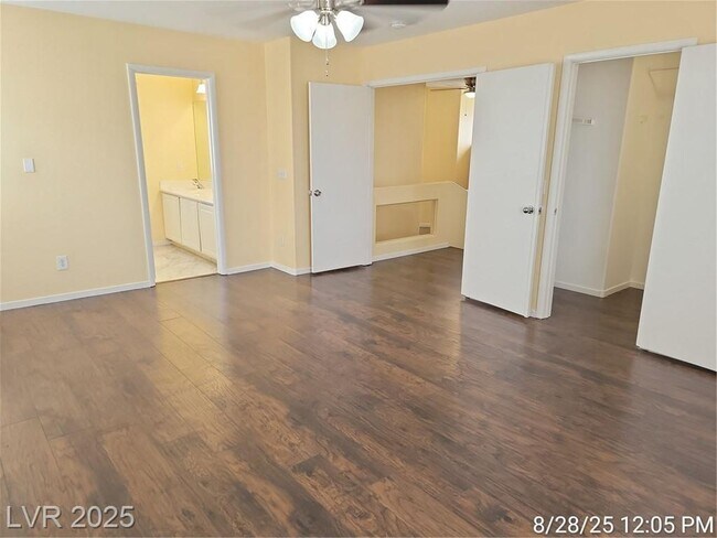 Building Photo - Charming Silverado Ranch Home!