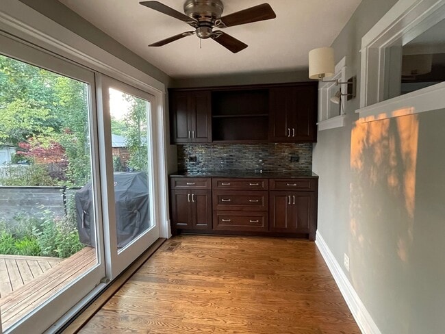 Building Photo - 831 Hayes Ave