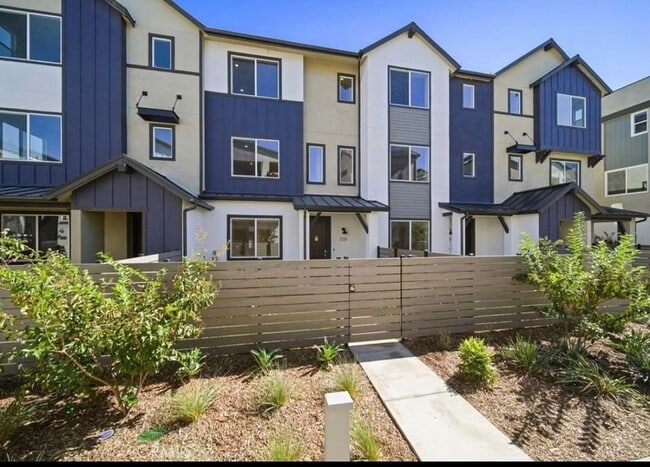 Building Photo - 27319 Bear Creek Ln