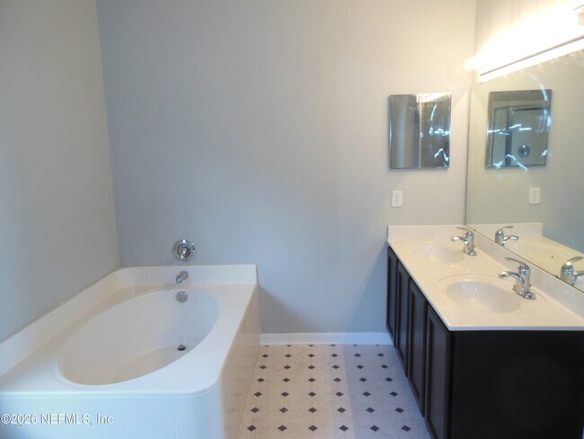 Building Photo - 10260 Woodley Creek Rd W