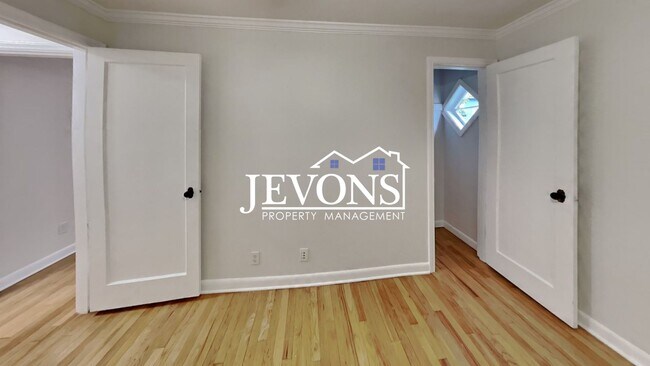 Building Photo - Beautiful single-family home in Seattle