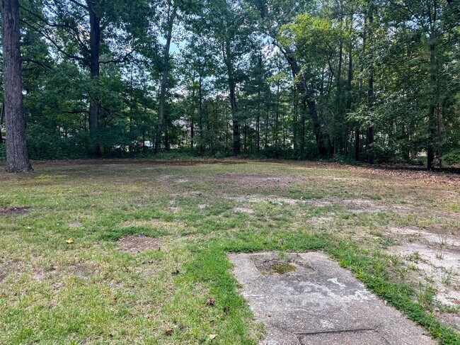 Building Photo - 1004 S Park Dr