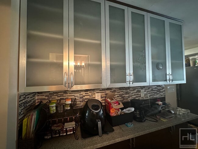 Building Photo - 65 PLACE