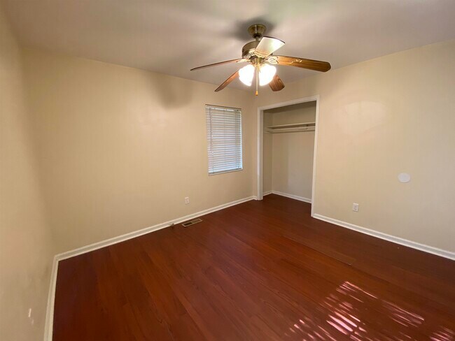 Building Photo - 2506 Waldemar Ln