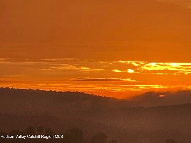 Building Photo - 151 Valley View Rd