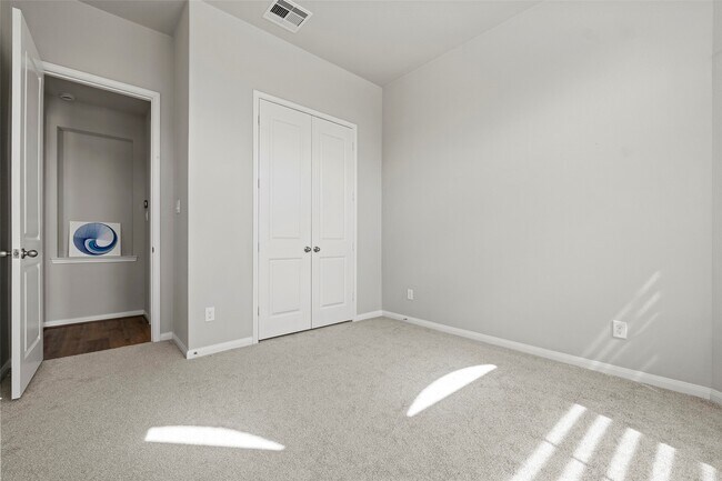 Building Photo - 11307 Cosmopolitan Dr