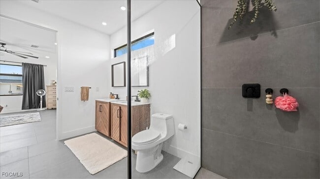 Building Photo - 1017 NE 4th Pl