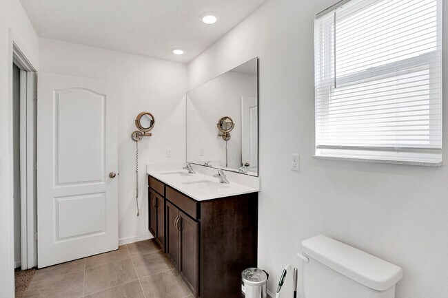 Building Photo - Beautiful 3 bedroom/ 2 bathroom home in Yu...
