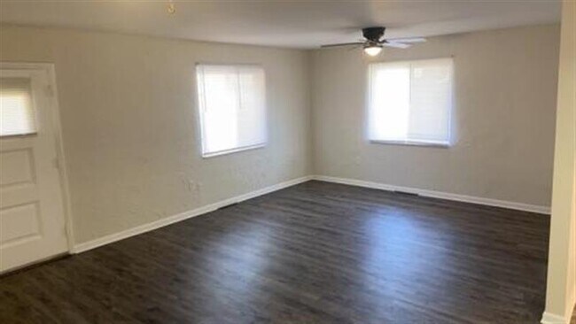Building Photo - AFFORDABLE AND COMFORTABLE