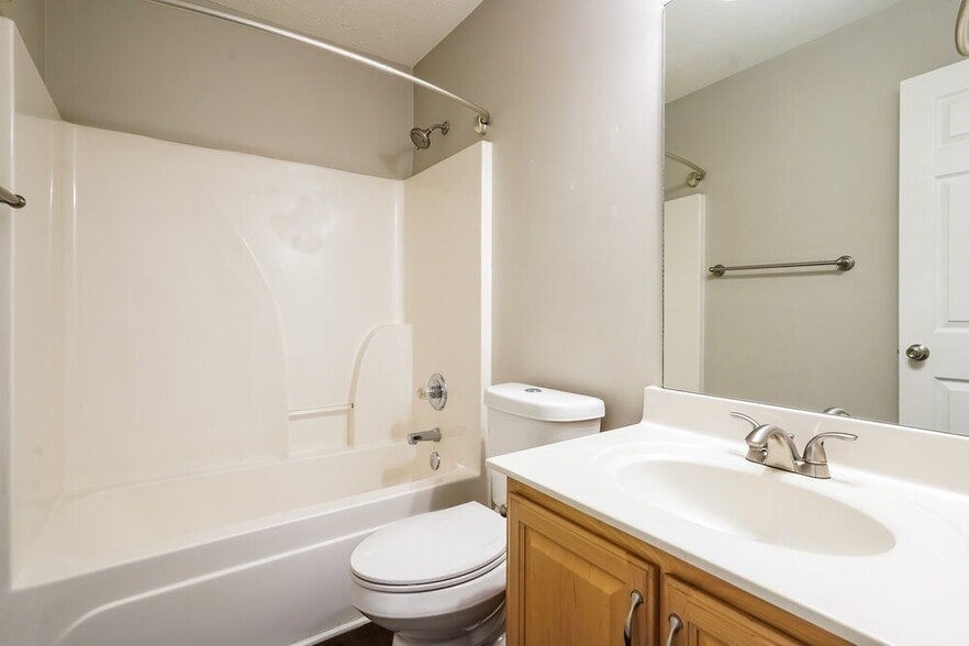 Building Photo - 1636 Bridgecrest Dr