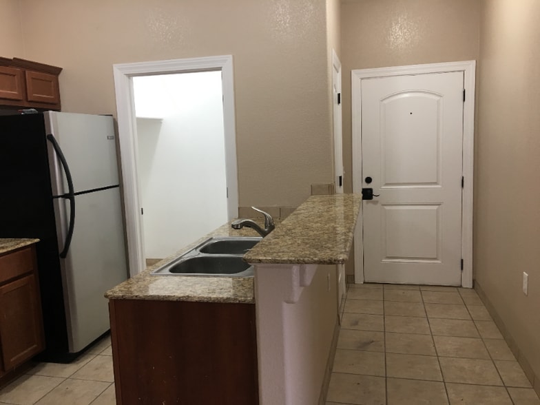 Building Photo - 6325 Reynolds Dr