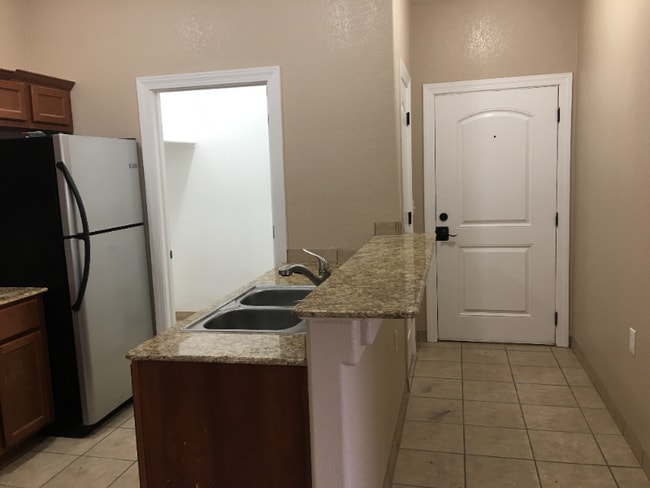 Building Photo - 6325 Reynolds Dr