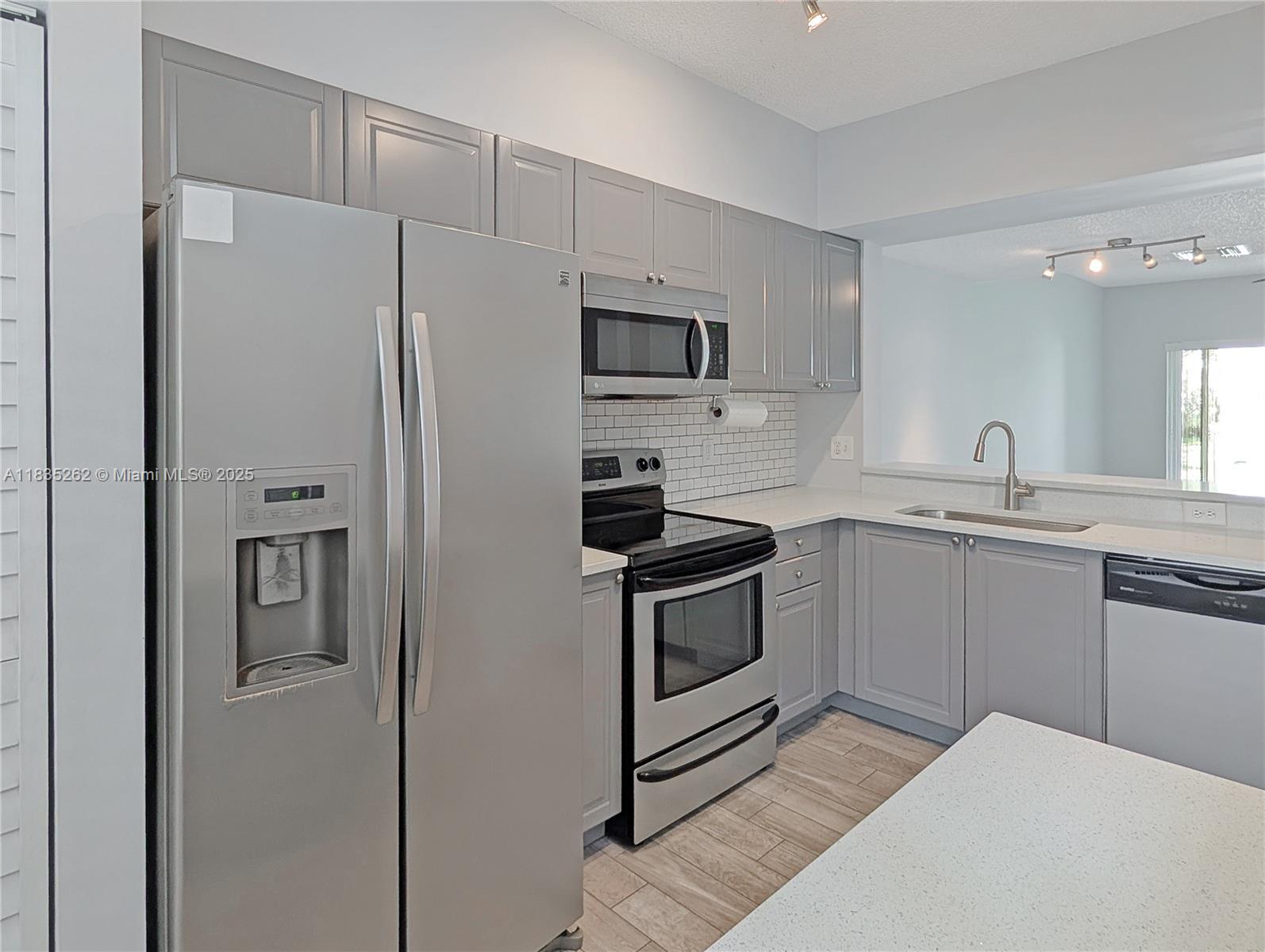 Building Photo - 180 SW 96th Ter
