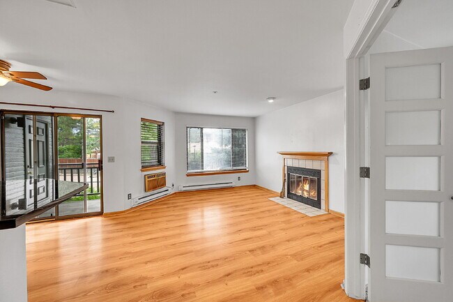 Building Photo - $2,195.00, 2 Bed 2 Bath Condo in Boulder w...