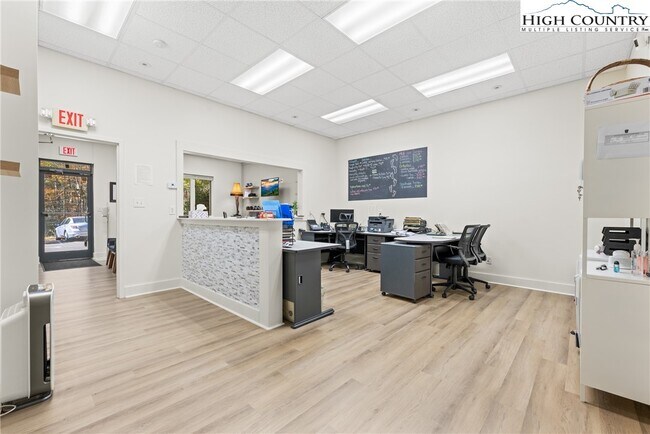 Building Photo - 610 State Farm Rd