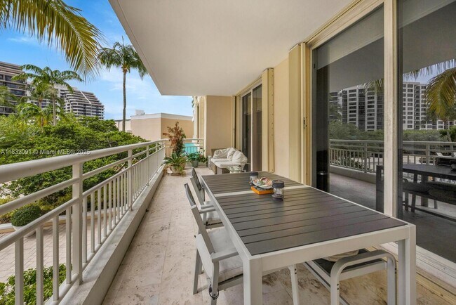 Building Photo - 888 Brickell Key Dr