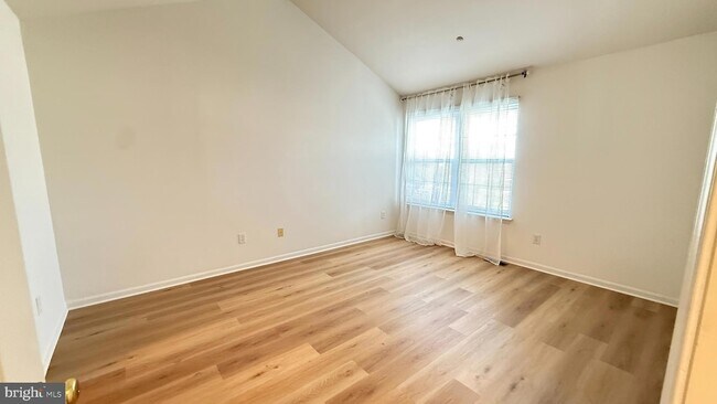 Building Photo - 207 Lookout Pl