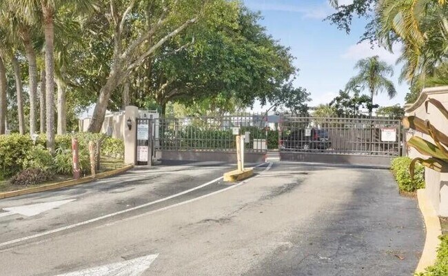 Building Photo - 600 Executive Center Dr