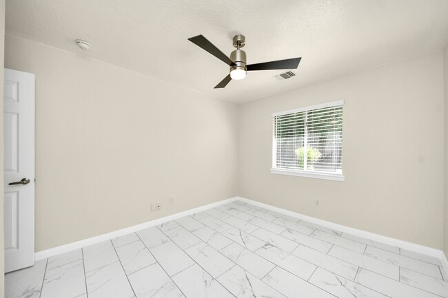 Building Photo - 5114 Santrey Dr