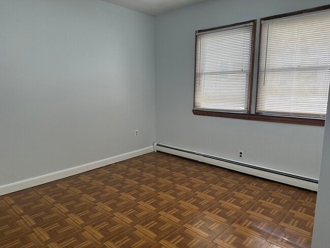 Building Photo - 376 Riverside Ave