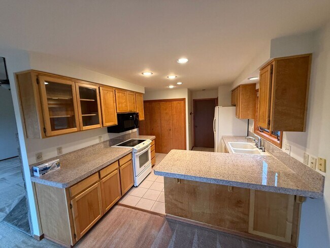 Building Photo - County Setting in NW Bend - 3 Bedroom / 2 Bathroom