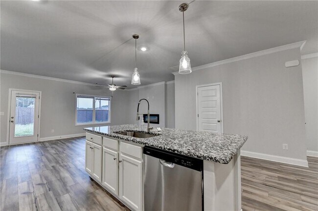 Building Photo - 3230 Westgate Park Dr