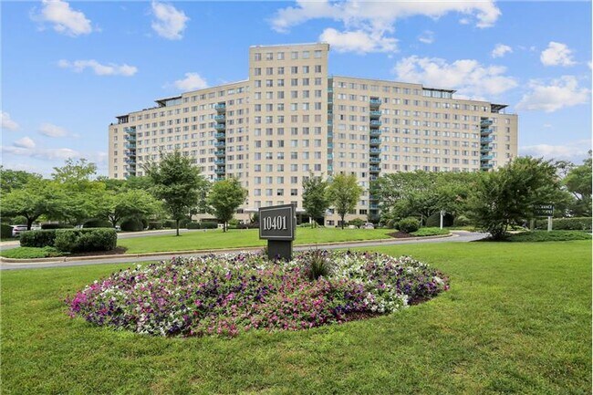 Building Photo - 10401 Grosvenor Pl