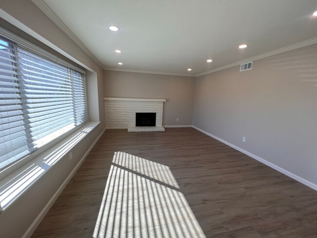 Building Photo - FULLY REMODELED 3+BR/2BA home in EL CAJON ...