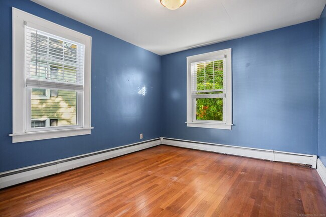 Building Photo - 117 Golden Hill St