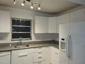 Building Photo - 1020 94th St