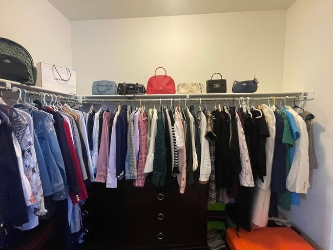 Building Photo - Beautiful Fully Furnished Home