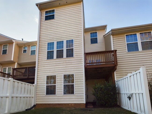 Building Photo - Beautiful 4 Bedroom 2.5 Bath Townhome in M...