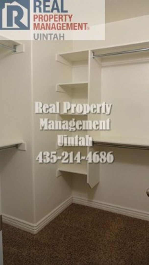 Building Photo - 3 bed 2.5 bath townhome in Fox Run