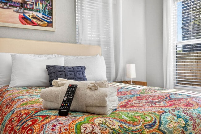 Building Photo - 2705 N Poplar Ave