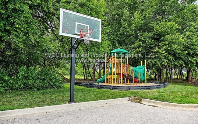 Building Photo - Timber Trails Townhome - Cupid’s Choice: $50 Monthly Savings + $500 Move-In Credit When You Sign ...