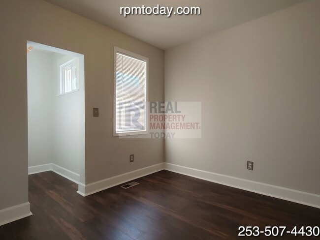 Building Photo - Charming 2 Bedroom with Bonus Loft!