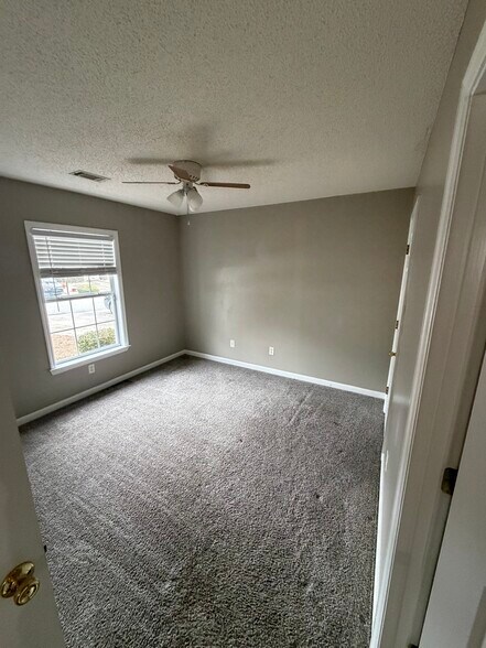 Building Photo - 1021 Old Marks Dr